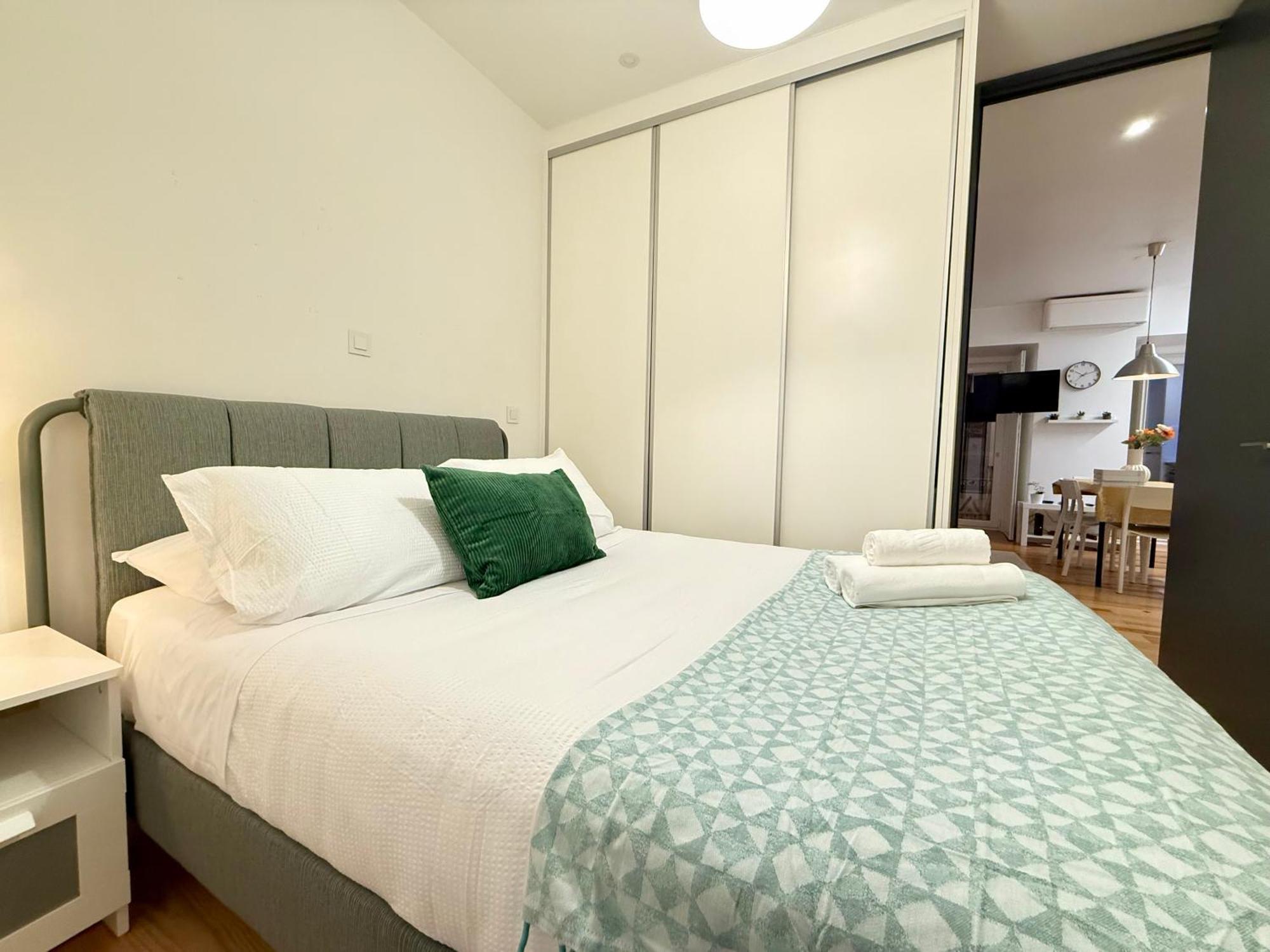 Apto Com 2 Quartos * Lisbon